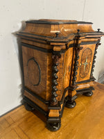 Modell-Kabinettschrank