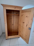 Nadelholzschrank