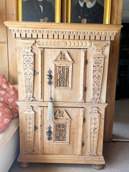 Renaissance Halbschrank