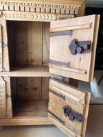 Renaissance Halbschrank